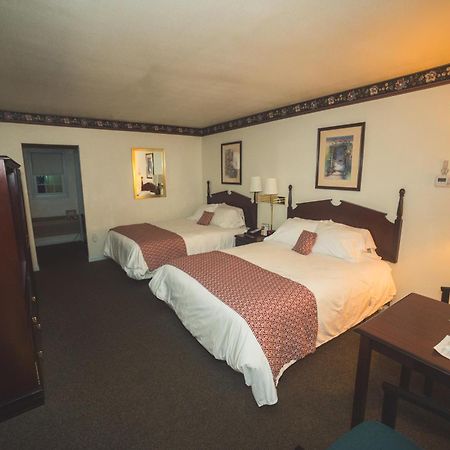 The Chalet Motel Mequon エクステリア 写真