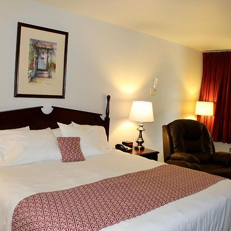 The Chalet Motel Mequon エクステリア 写真
