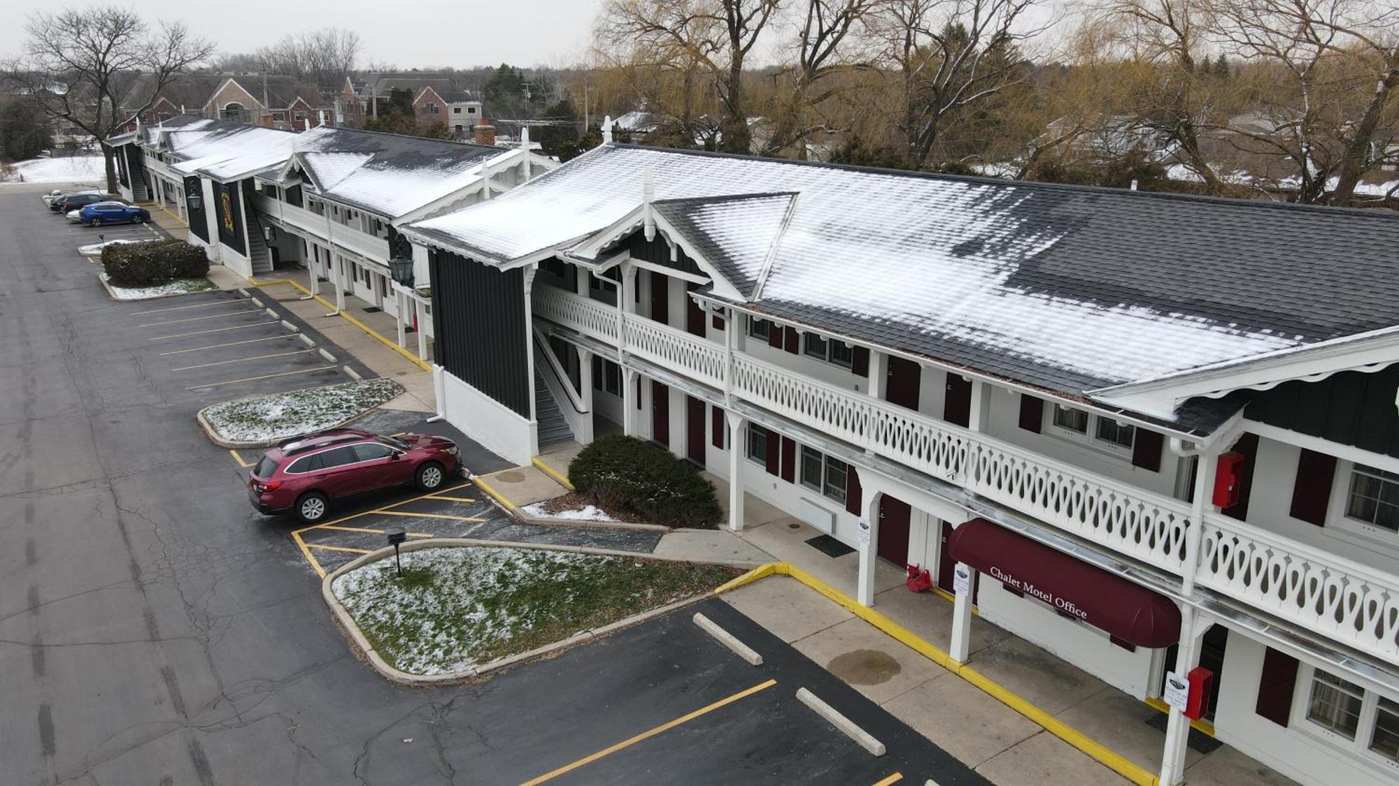 The Chalet Motel Mequon エクステリア 写真