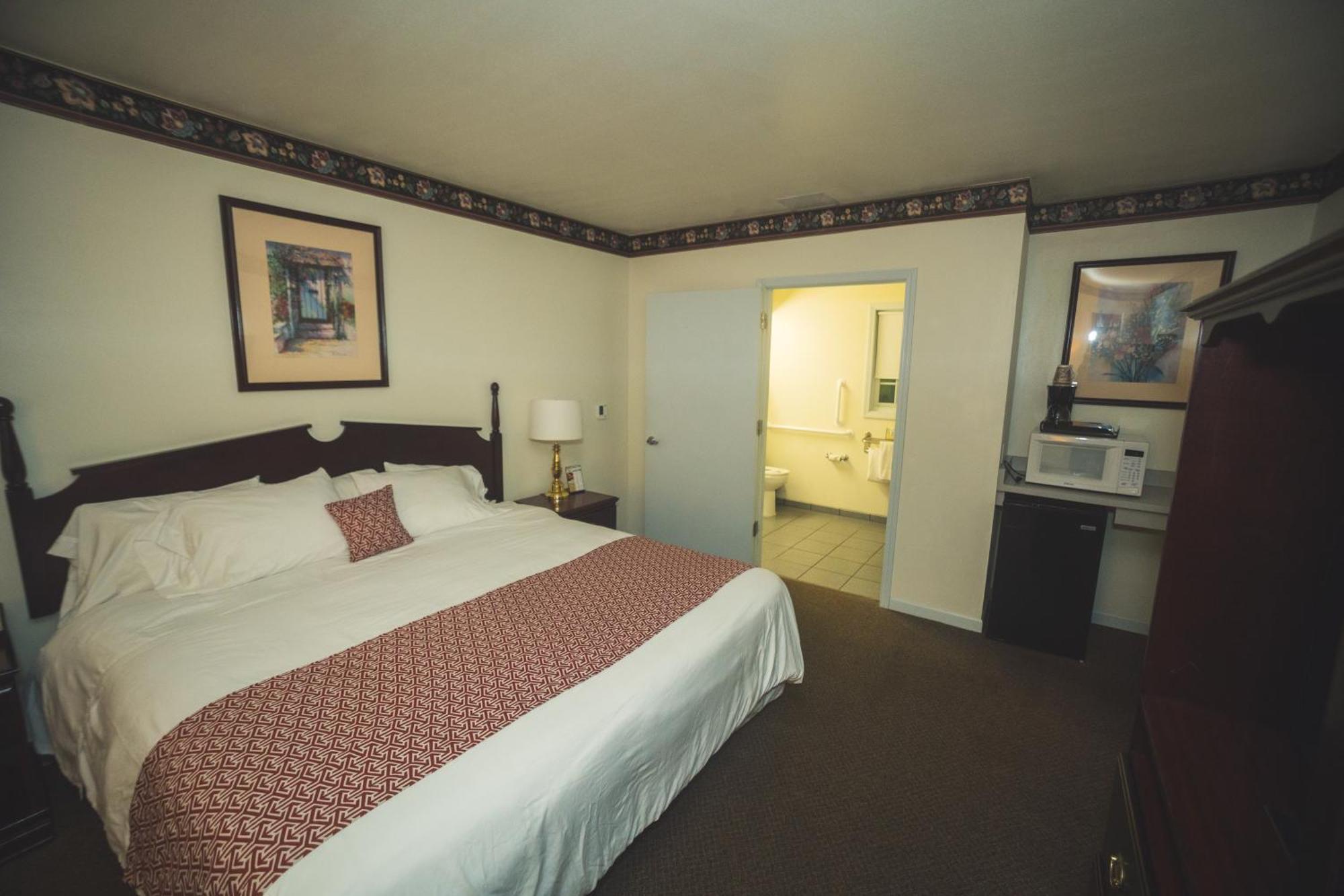 The Chalet Motel Mequon エクステリア 写真