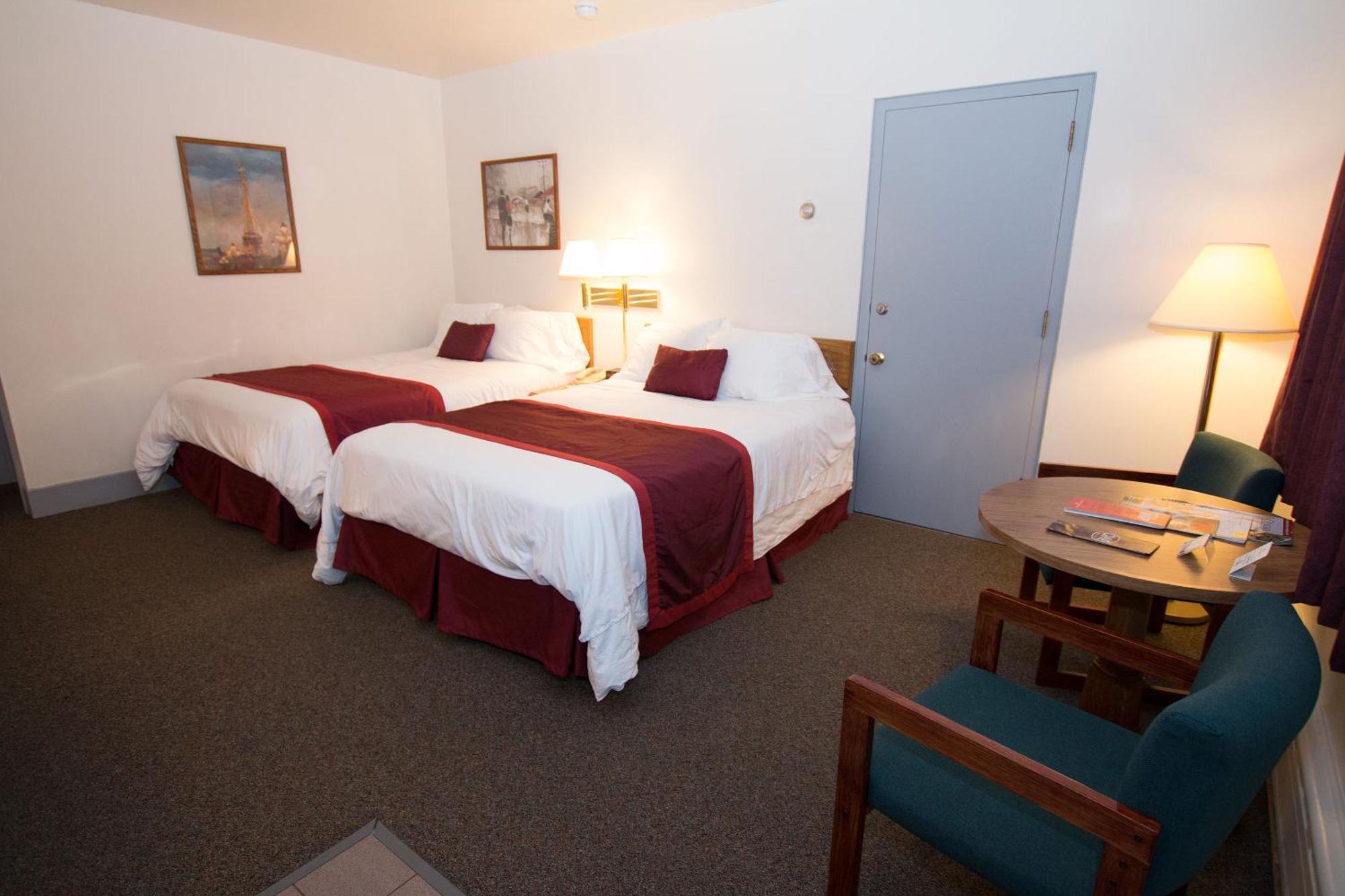 The Chalet Motel Mequon エクステリア 写真
