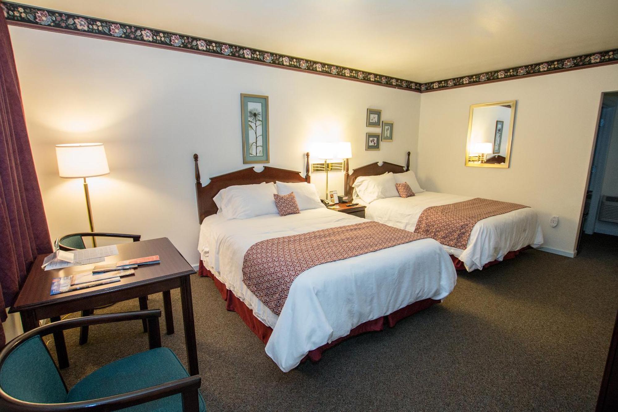 The Chalet Motel Mequon エクステリア 写真