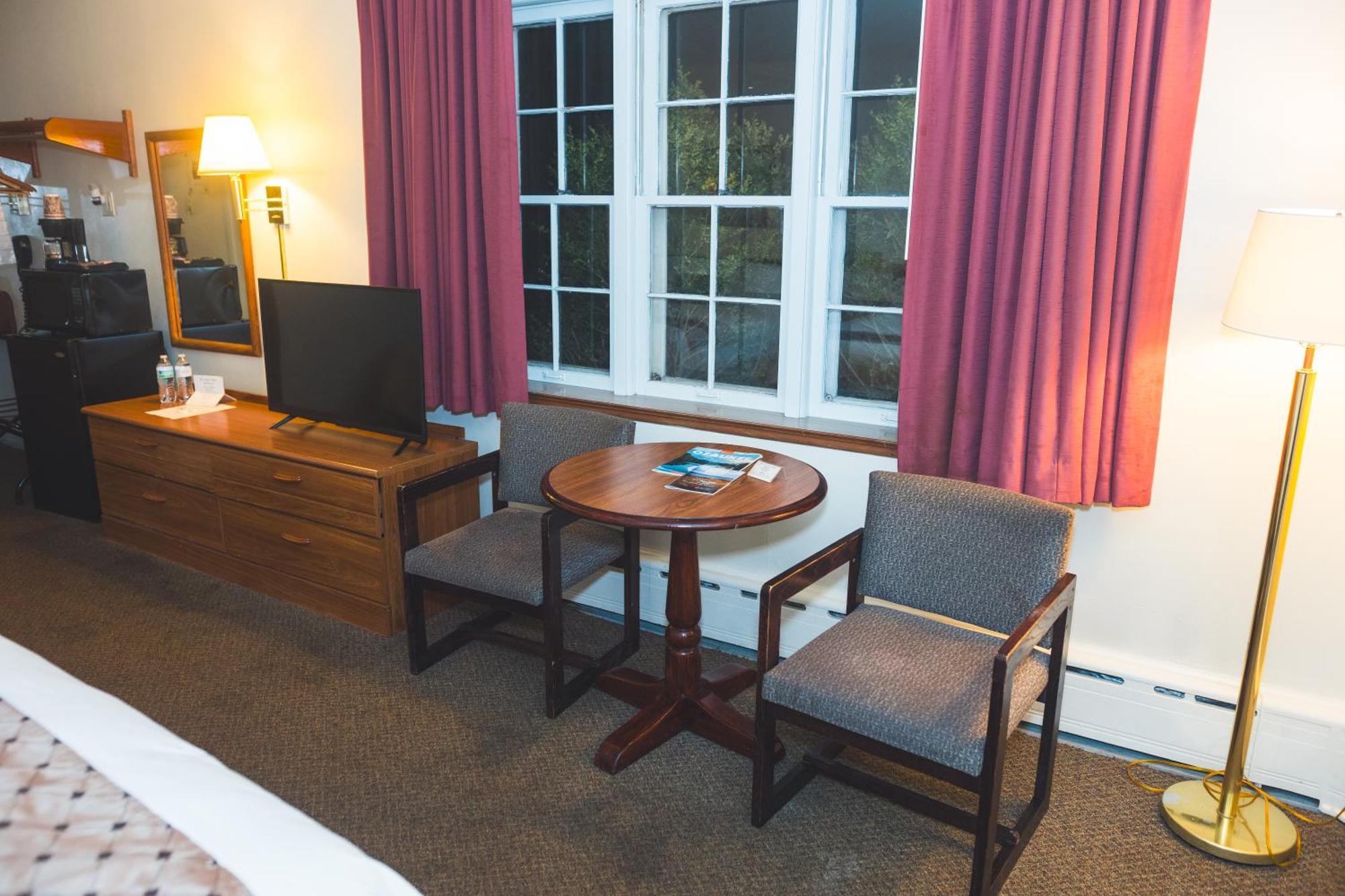 The Chalet Motel Mequon エクステリア 写真