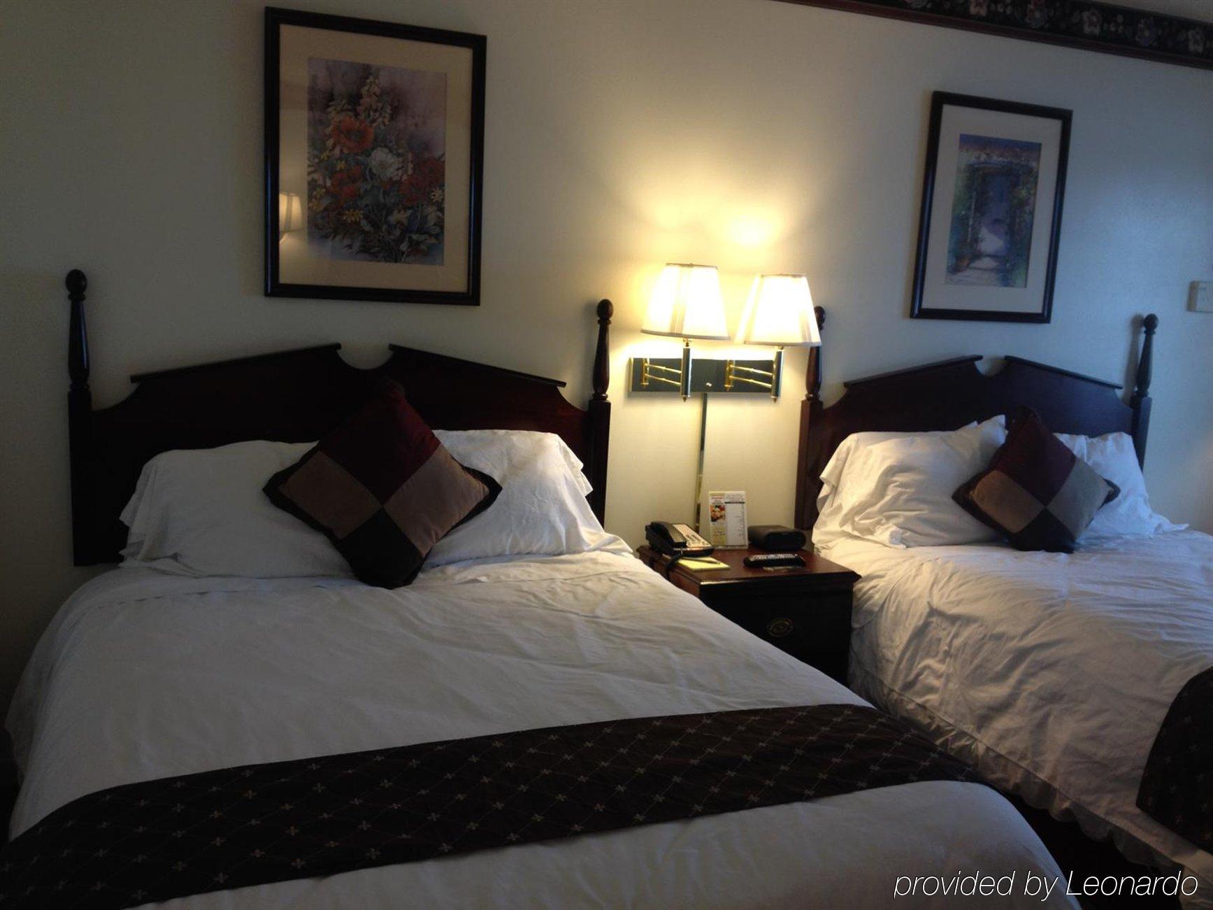 The Chalet Motel Mequon エクステリア 写真