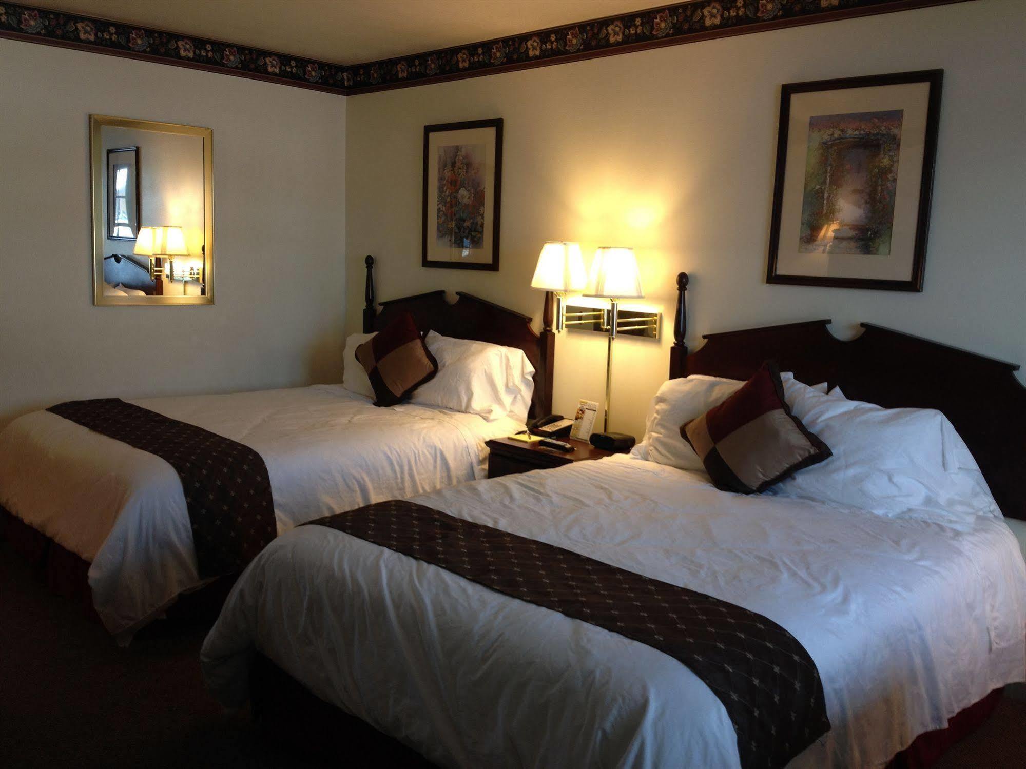 The Chalet Motel Mequon エクステリア 写真