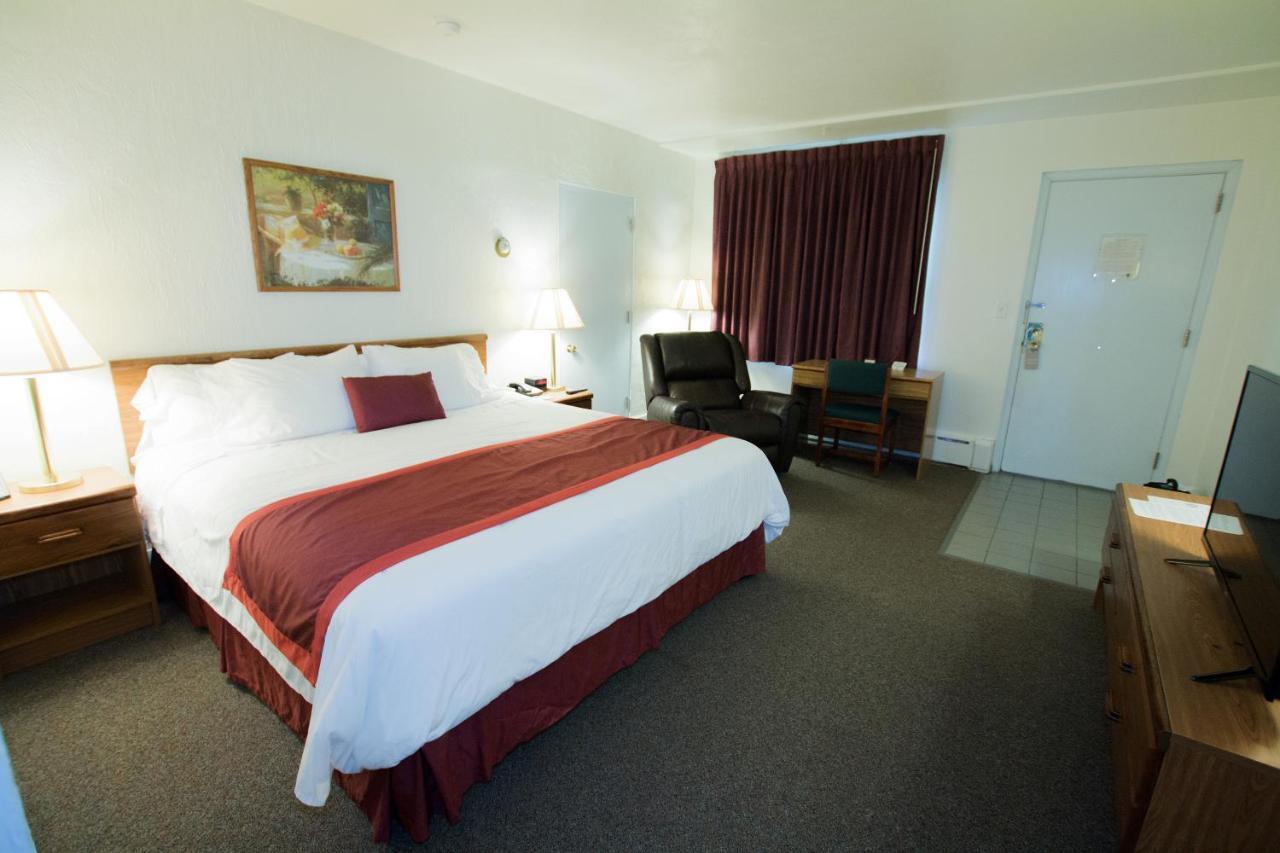 The Chalet Motel Mequon エクステリア 写真