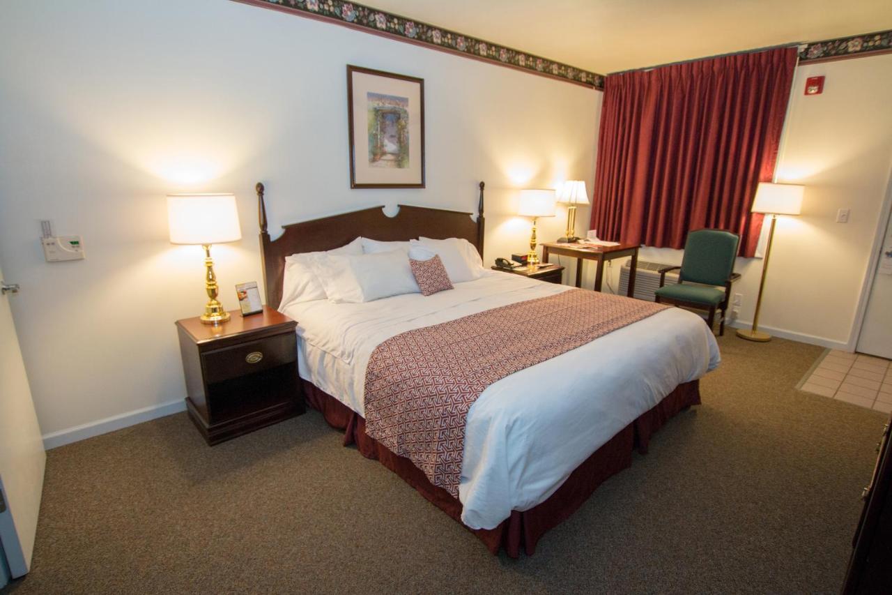 The Chalet Motel Mequon エクステリア 写真
